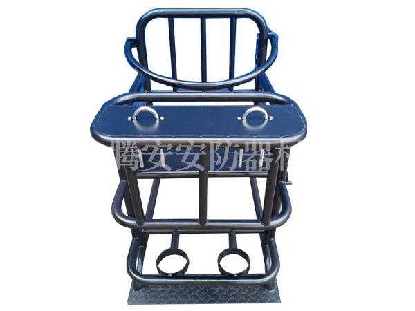 犯人上審訊椅為何需要光腳嗎？